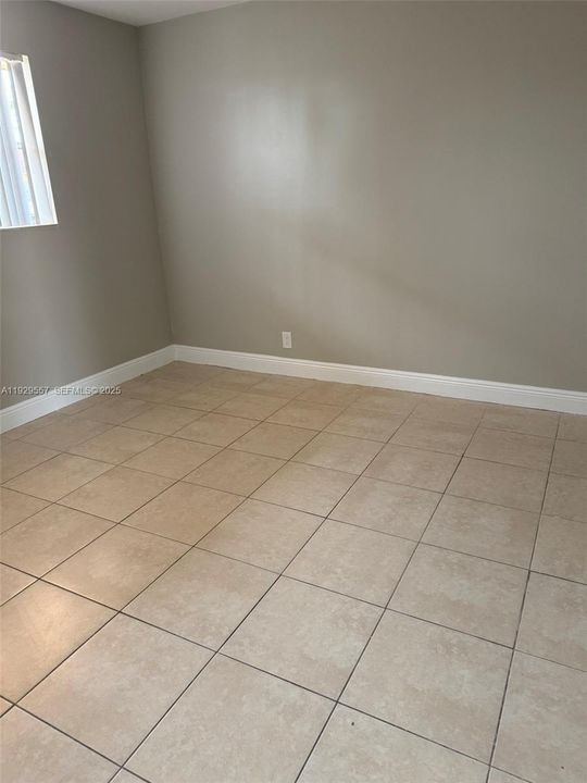 For Sale: $165,000 (2 beds, 1 baths, 830 Square Feet)