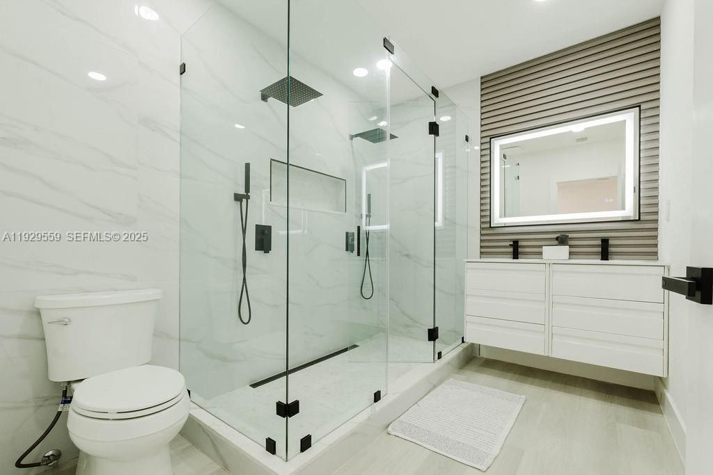 На продажу: $989,900 (3 спален, 1 ванн, 1330 Квадратных фут)