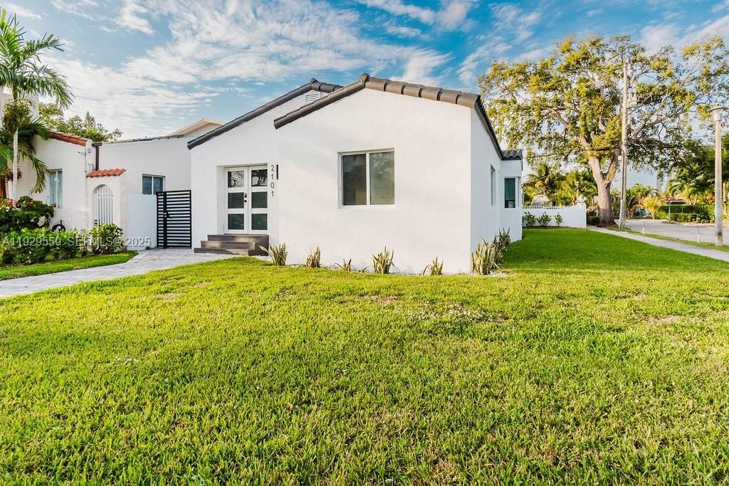 На продажу: $989,900 (3 спален, 1 ванн, 1330 Квадратных фут)