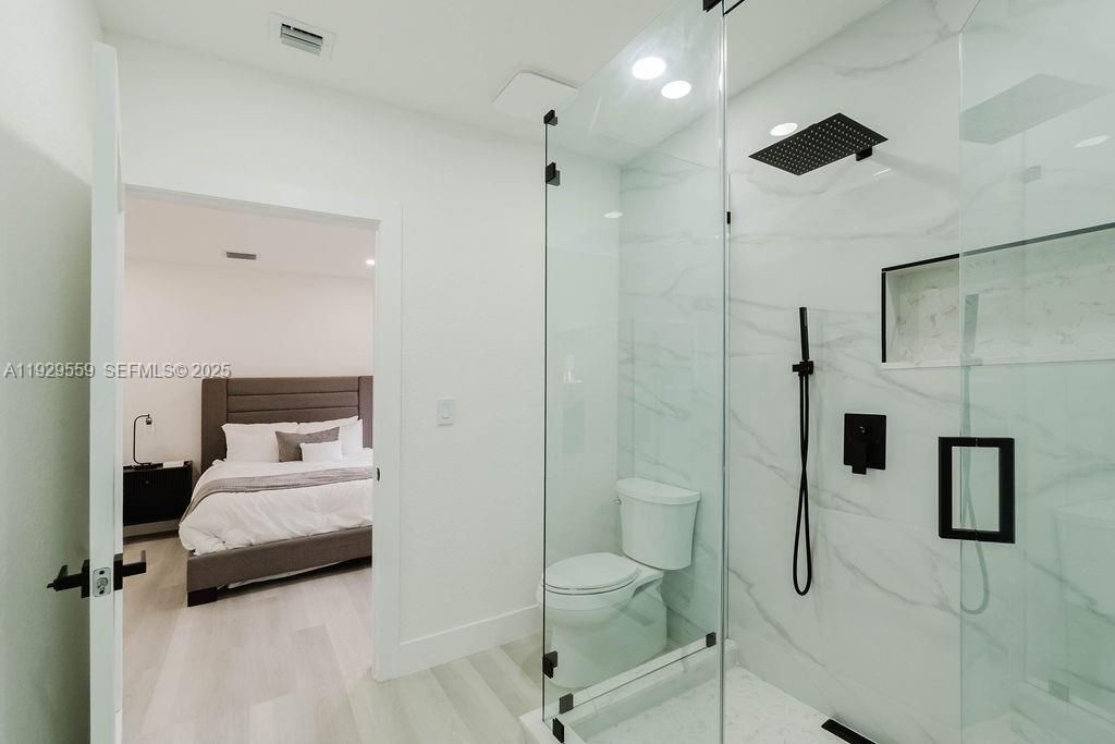 На продажу: $989,900 (3 спален, 1 ванн, 1330 Квадратных фут)