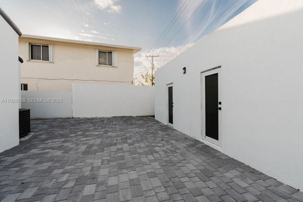 На продажу: $989,900 (3 спален, 1 ванн, 1330 Квадратных фут)