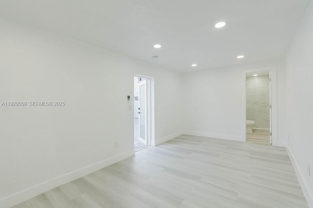 На продажу: $989,900 (3 спален, 1 ванн, 1330 Квадратных фут)