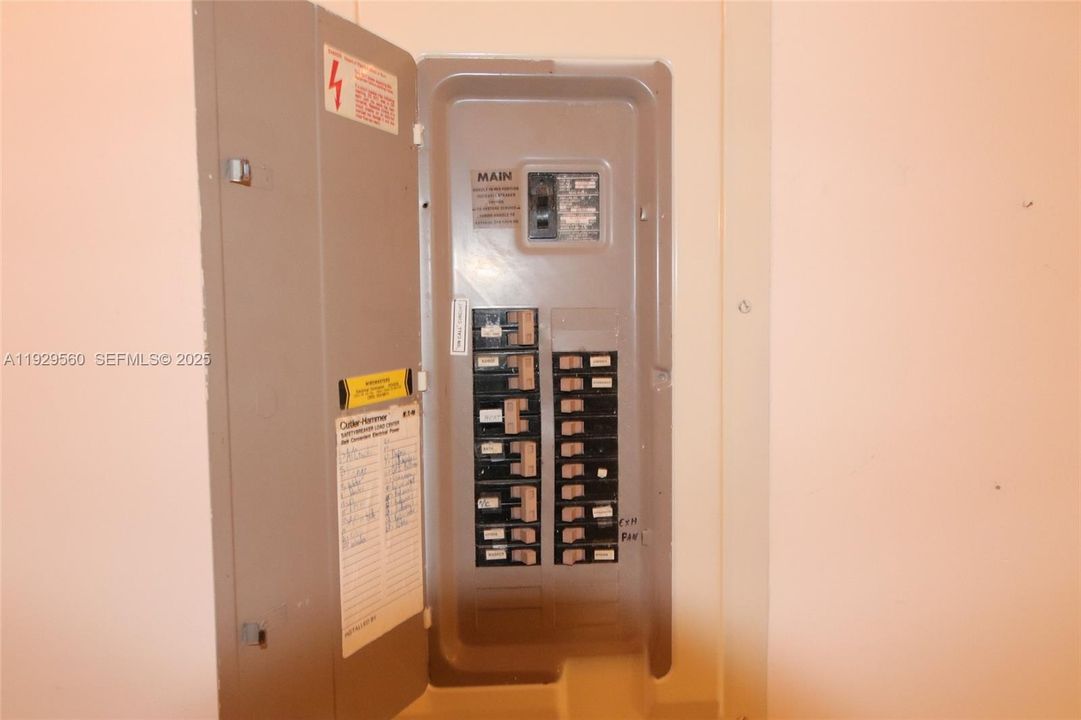 待售: $439,000 (3 贝兹, 2 浴室, 1369 平方英尺)