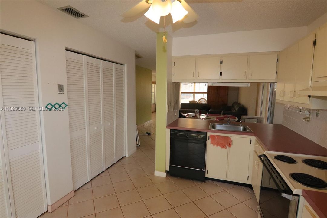 待售: $439,000 (3 贝兹, 2 浴室, 1369 平方英尺)