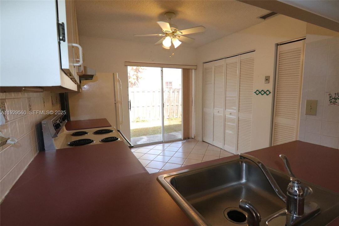 待售: $439,000 (3 贝兹, 2 浴室, 1369 平方英尺)