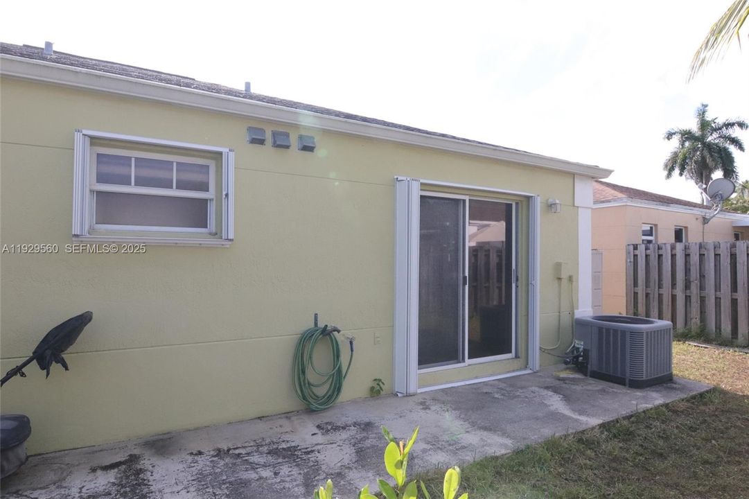 待售: $439,000 (3 贝兹, 2 浴室, 1369 平方英尺)