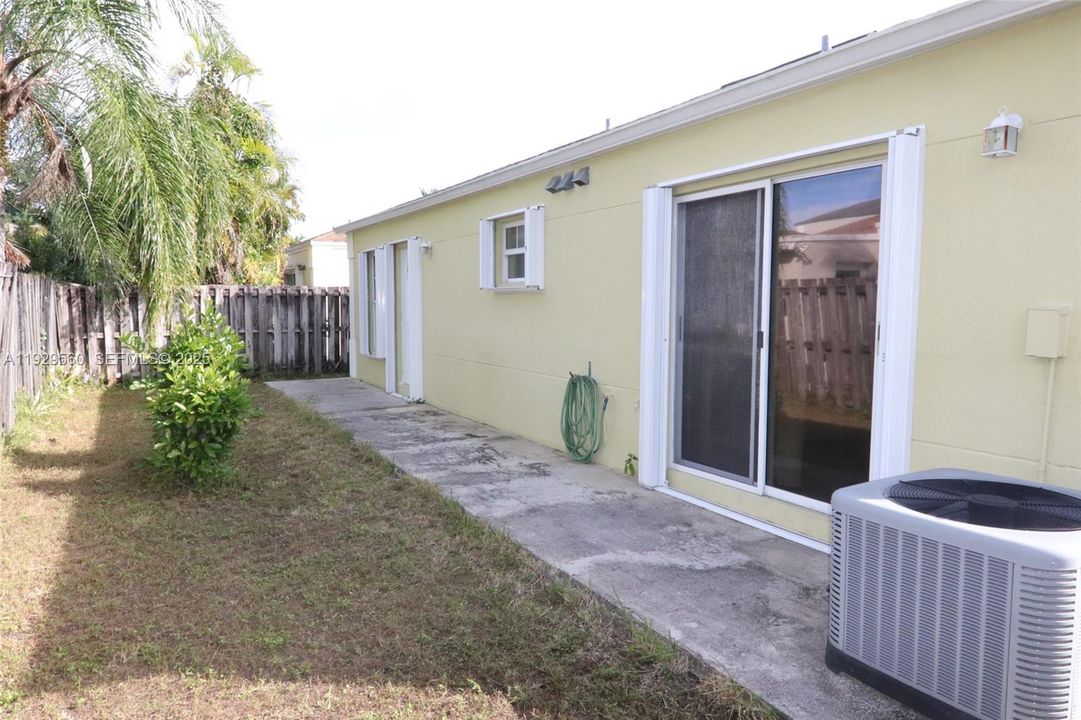 待售: $439,000 (3 贝兹, 2 浴室, 1369 平方英尺)