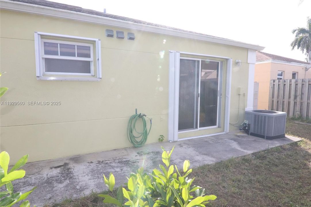 待售: $439,000 (3 贝兹, 2 浴室, 1369 平方英尺)