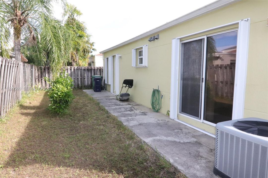 待售: $439,000 (3 贝兹, 2 浴室, 1369 平方英尺)