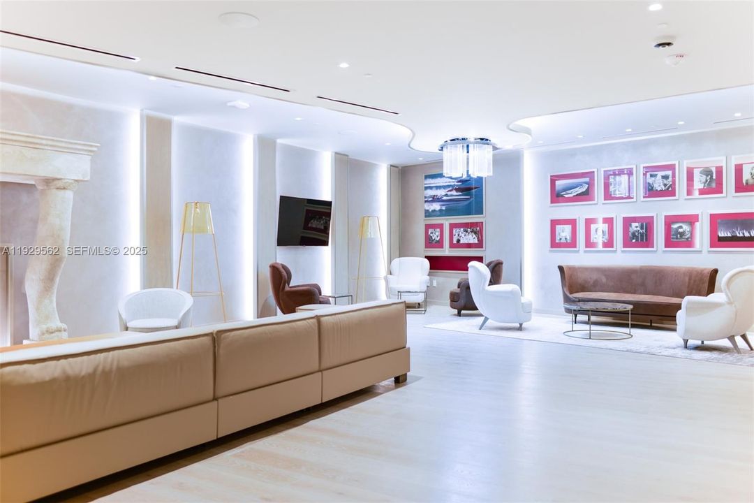 For Rent: $4,900 (1 beds, 1 baths, 836 Square Feet)