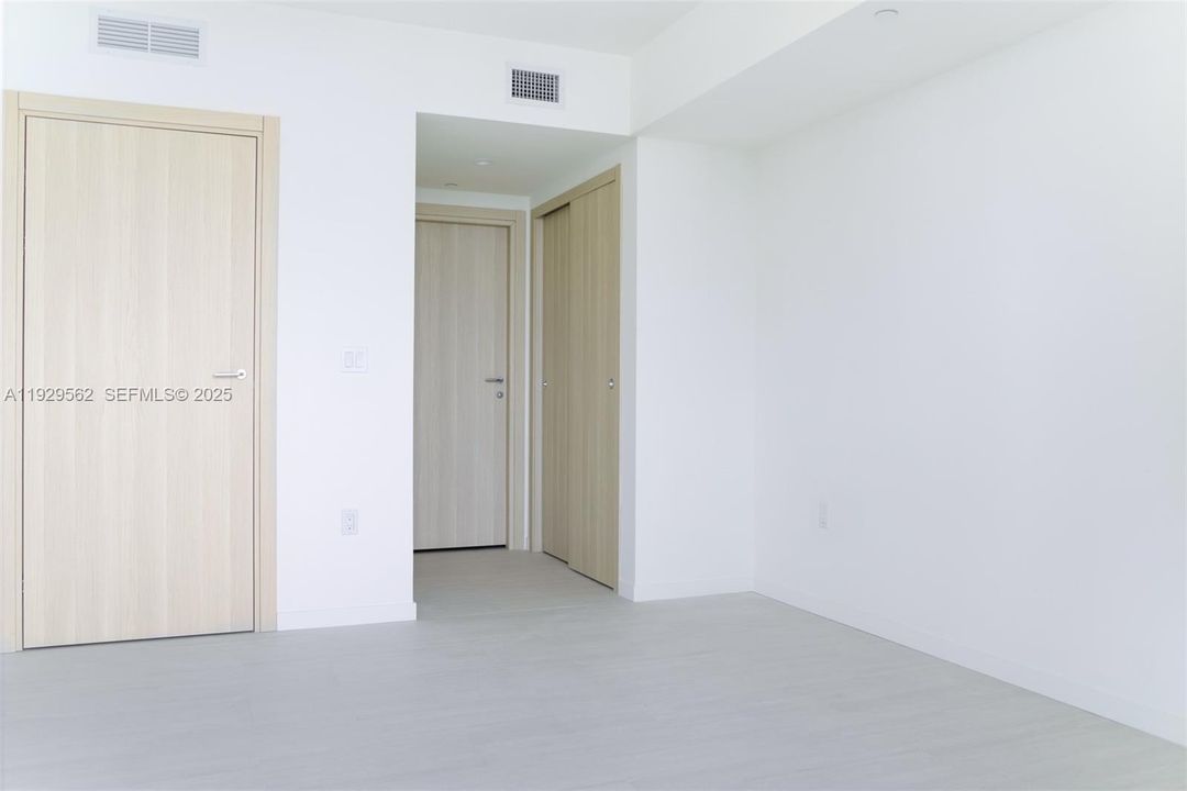 For Rent: $4,900 (1 beds, 1 baths, 836 Square Feet)