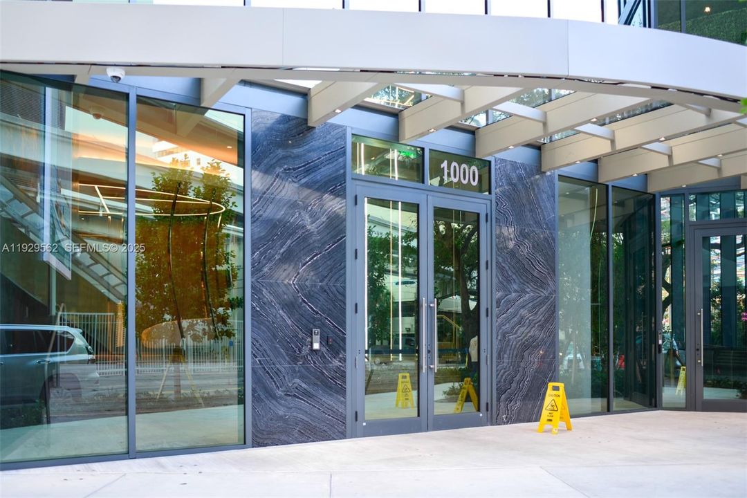 For Rent: $4,900 (1 beds, 1 baths, 836 Square Feet)