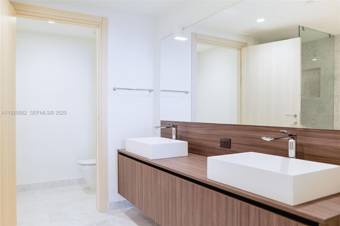 For Rent: $4,900 (1 beds, 1 baths, 836 Square Feet)