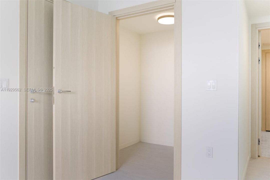 For Rent: $4,900 (1 beds, 1 baths, 836 Square Feet)