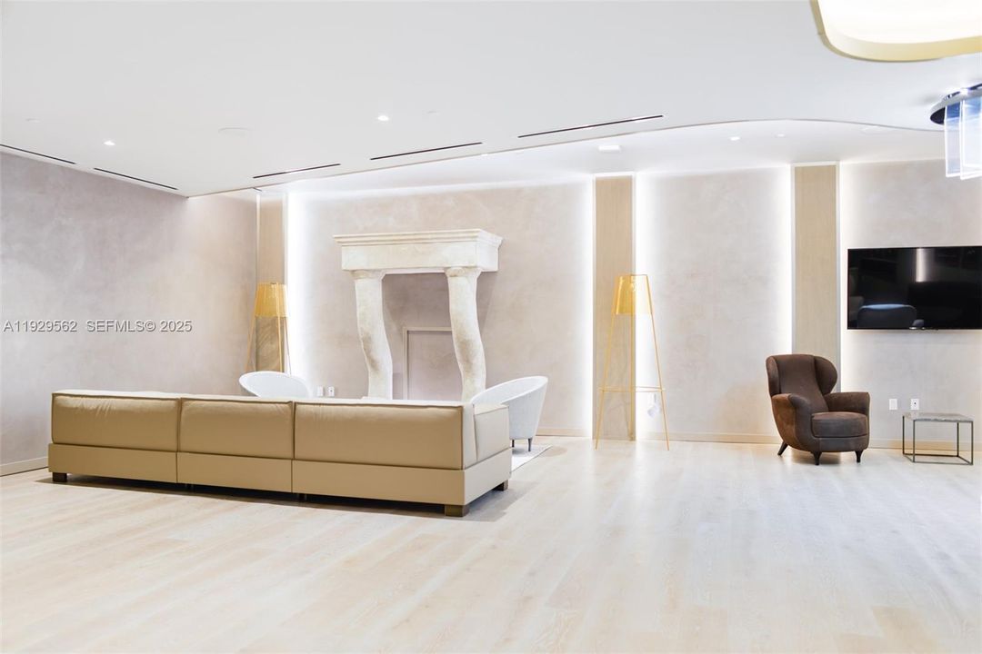 For Rent: $4,900 (1 beds, 1 baths, 836 Square Feet)