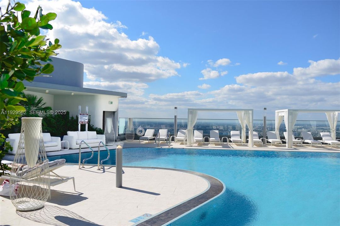 For Rent: $4,900 (1 beds, 1 baths, 836 Square Feet)