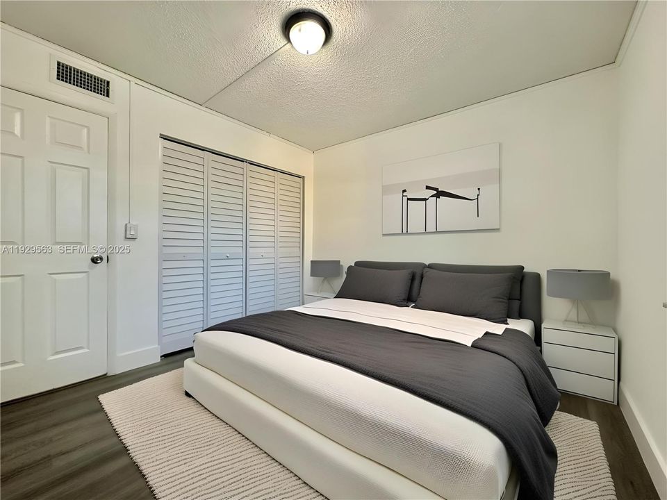 出租: $2,300 (2 贝兹, 2 浴室, 845 平方英尺)