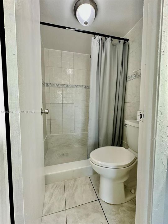 出租: $2,300 (2 贝兹, 2 浴室, 845 平方英尺)