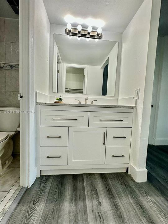 出租: $2,300 (2 贝兹, 2 浴室, 845 平方英尺)