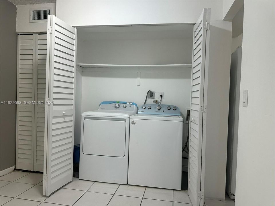 出租: $2,300 (2 贝兹, 2 浴室, 845 平方英尺)