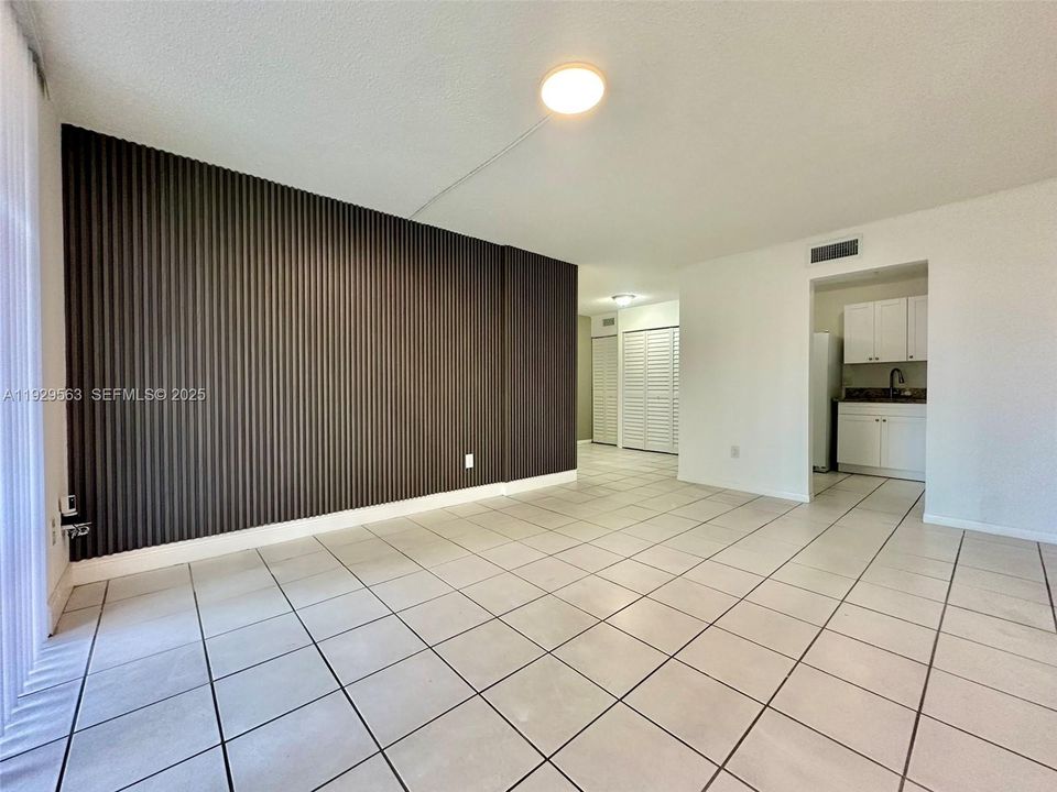 出租: $2,300 (2 贝兹, 2 浴室, 845 平方英尺)