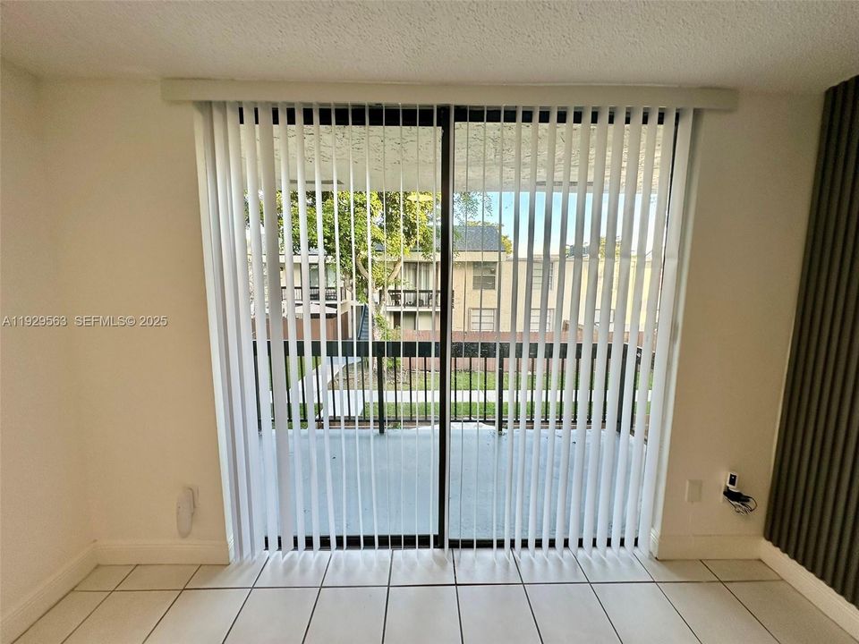 出租: $2,300 (2 贝兹, 2 浴室, 845 平方英尺)