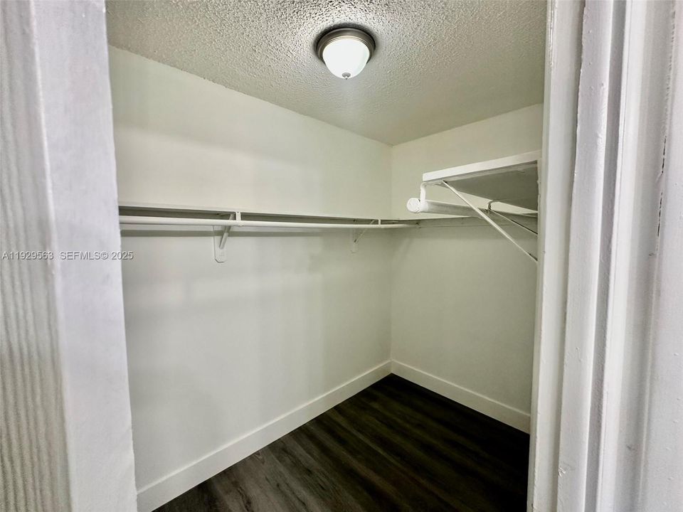 出租: $2,300 (2 贝兹, 2 浴室, 845 平方英尺)