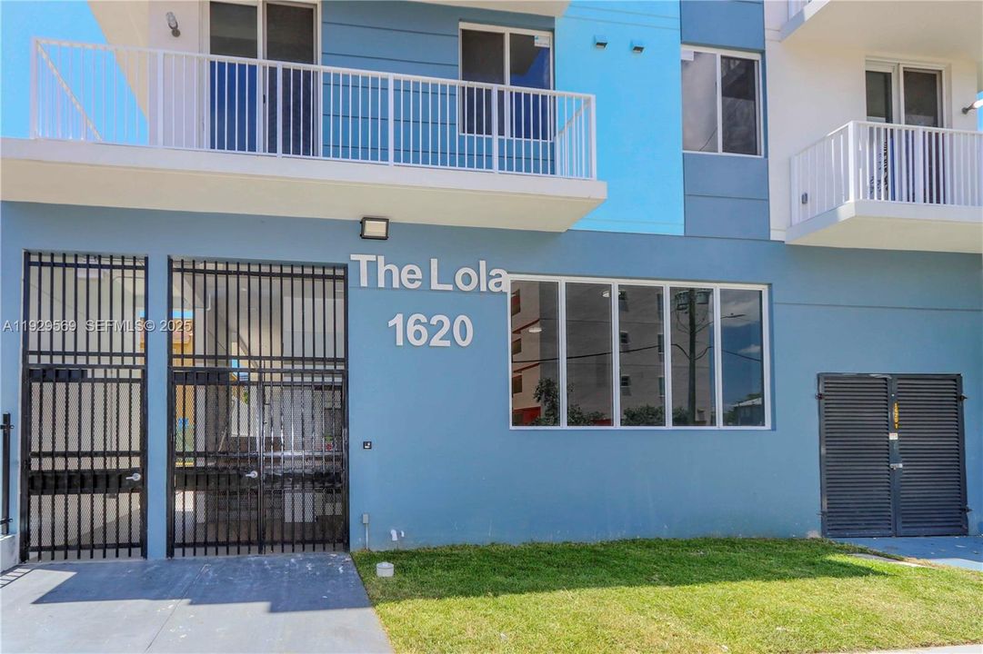 For Rent: $1,700 (0 beds, 1 baths, 410 Square Feet)