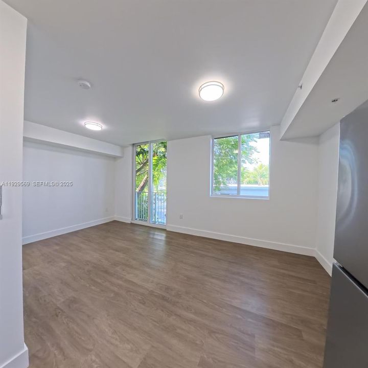 For Rent: $1,700 (0 beds, 1 baths, 410 Square Feet)