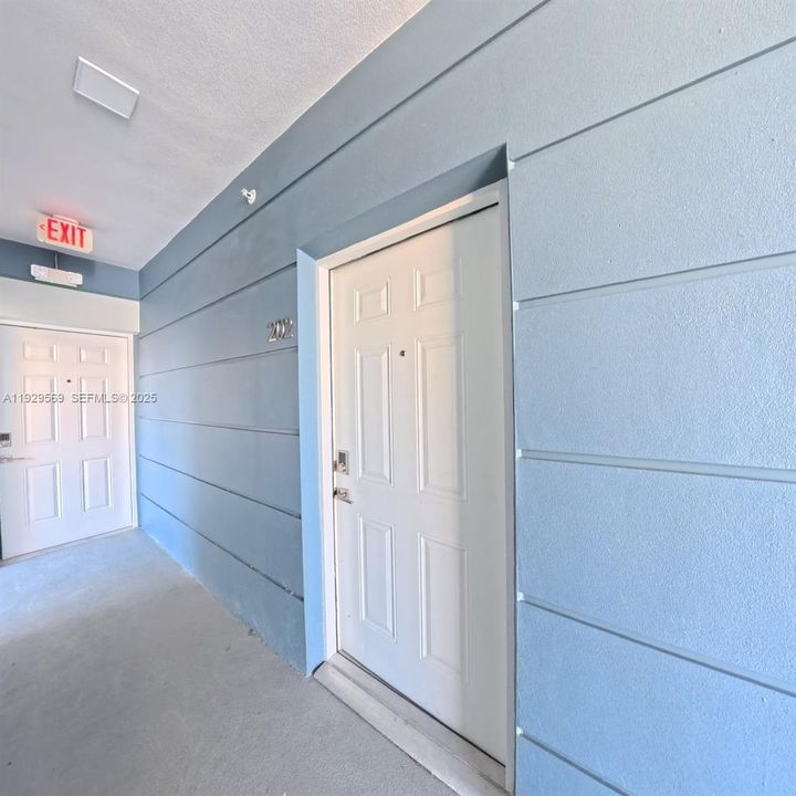 For Rent: $1,700 (0 beds, 1 baths, 410 Square Feet)