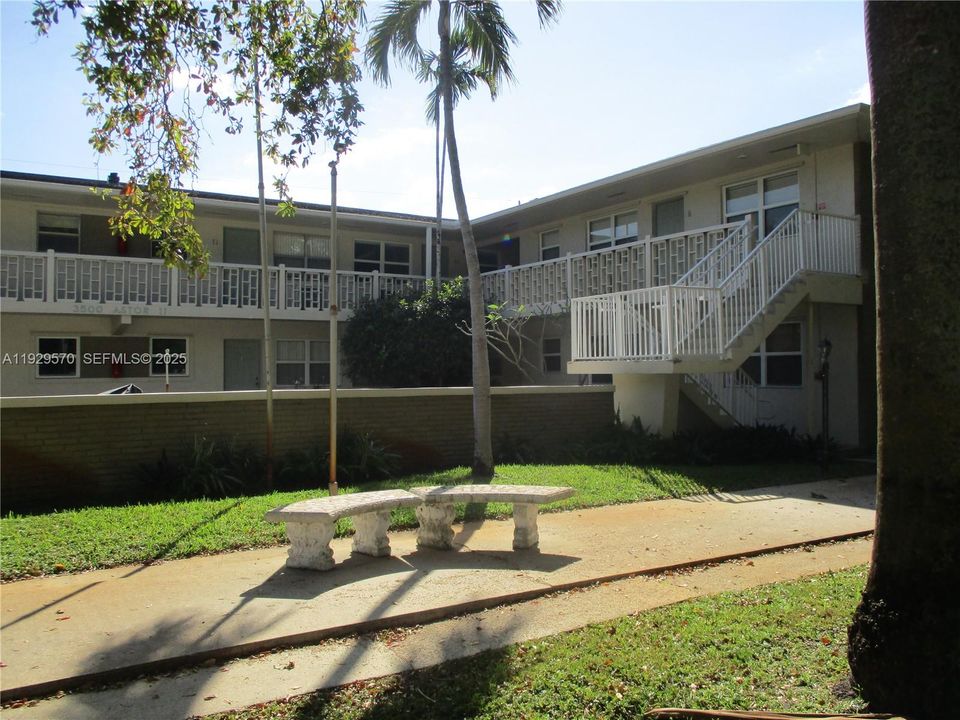 出租: $1,600 (1 贝兹, 1 浴室, 670 平方英尺)