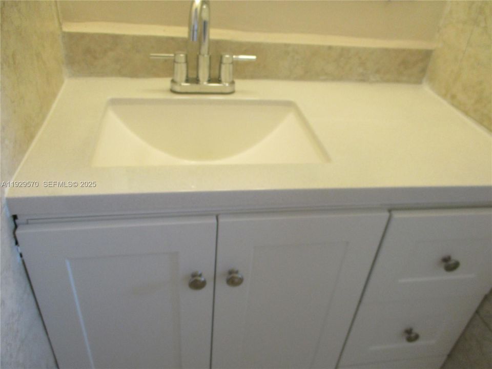 出租: $1,600 (1 贝兹, 1 浴室, 670 平方英尺)