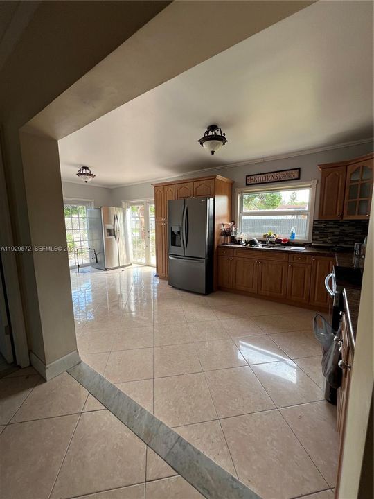 En Venta: $649,000 (4 camas, 3 baños, 2117 Pies cuadrados)