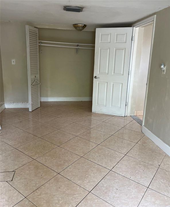 En Venta: $649,000 (4 camas, 3 baños, 2117 Pies cuadrados)