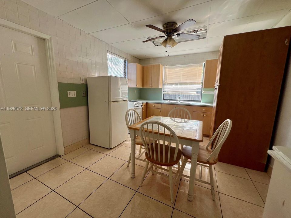 En Venta: $649,000 (4 camas, 3 baños, 2117 Pies cuadrados)