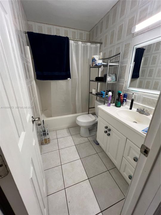 En Venta: $649,000 (4 camas, 3 baños, 2117 Pies cuadrados)