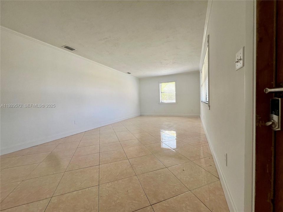 En Venta: $649,000 (4 camas, 3 baños, 2117 Pies cuadrados)