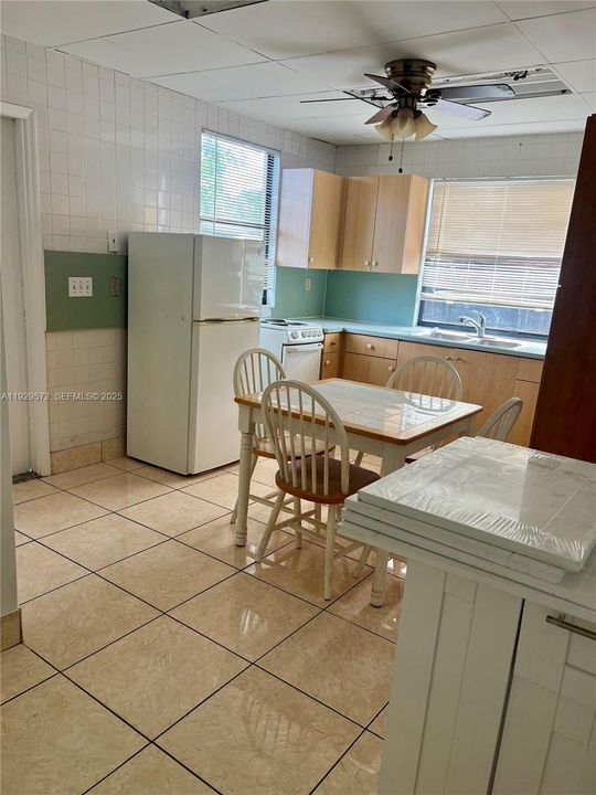 En Venta: $649,000 (4 camas, 3 baños, 2117 Pies cuadrados)