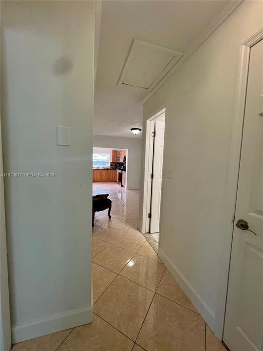 En Venta: $649,000 (4 camas, 3 baños, 2117 Pies cuadrados)