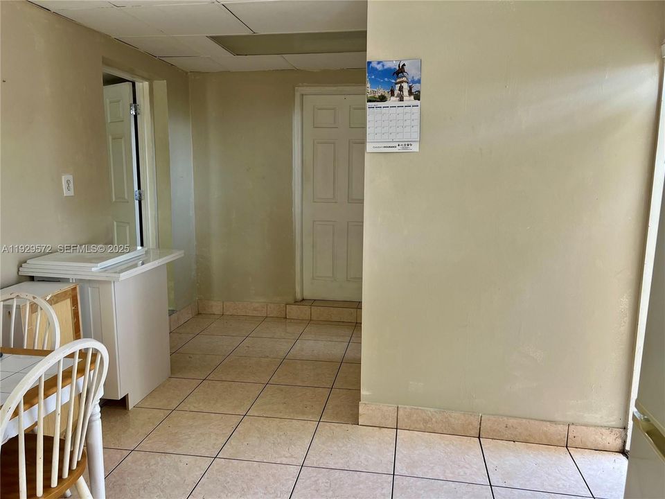 En Venta: $649,000 (4 camas, 3 baños, 2117 Pies cuadrados)