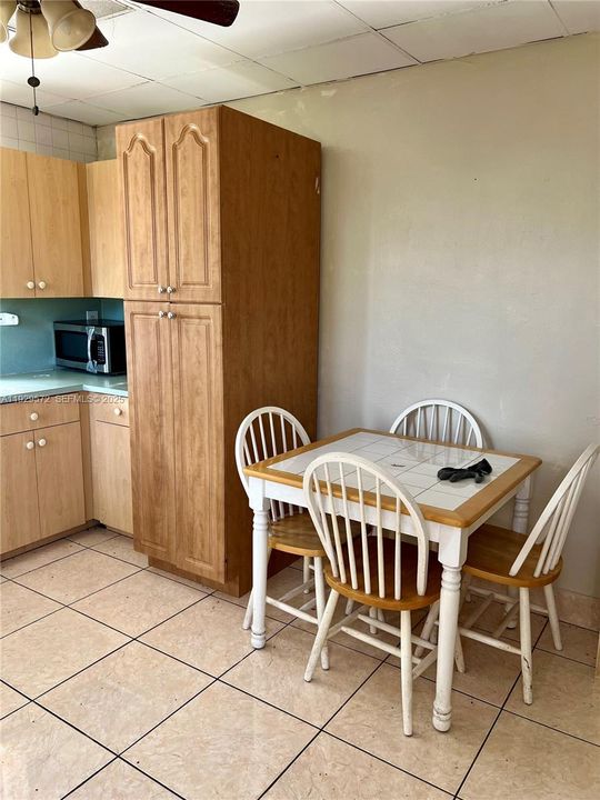 En Venta: $649,000 (4 camas, 3 baños, 2117 Pies cuadrados)