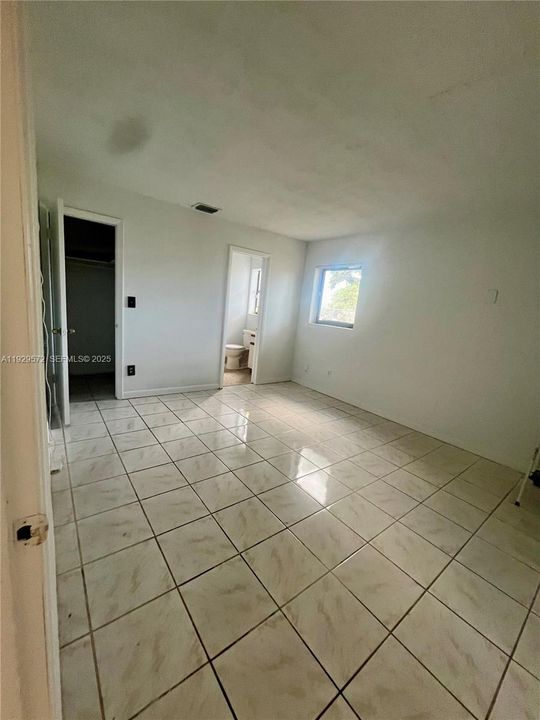 En Venta: $649,000 (4 camas, 3 baños, 2117 Pies cuadrados)