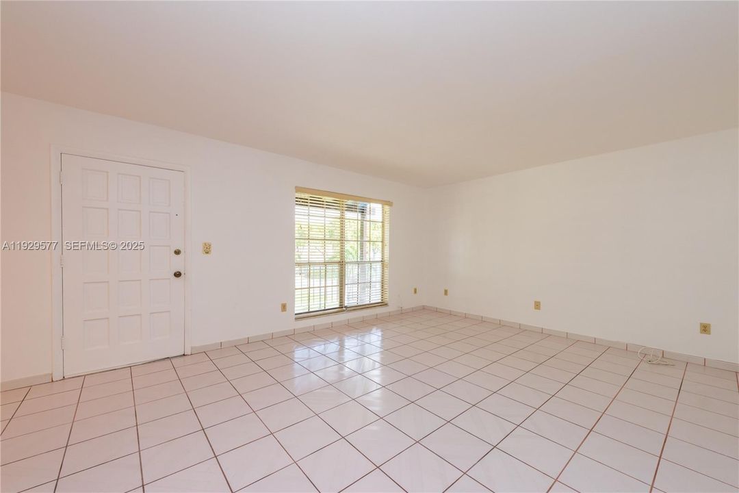 В аренду: $2,100 (2 спален, 2 ванн, 920 Квадратных фут)