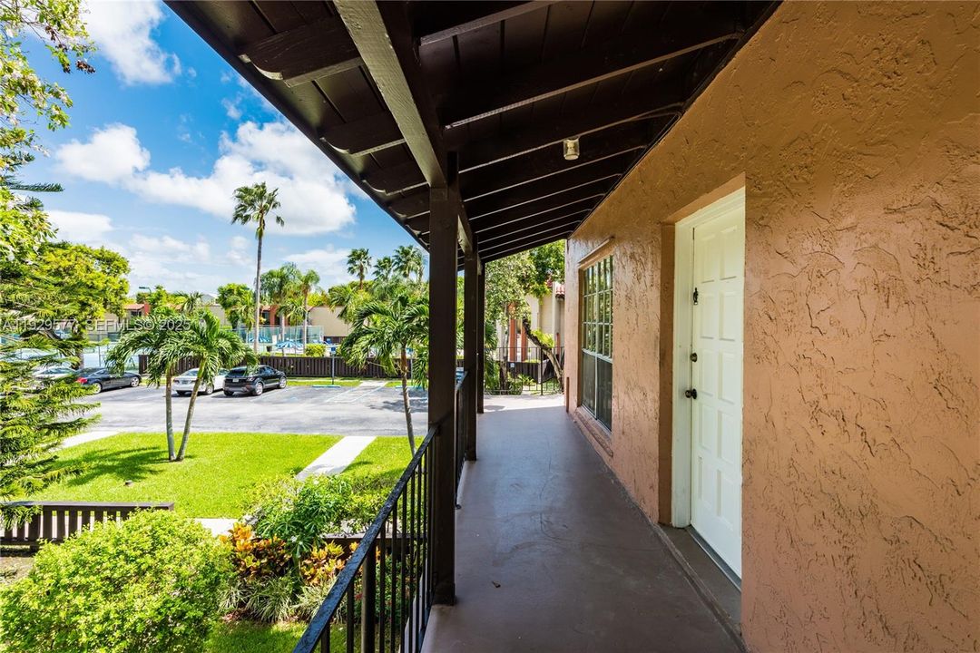 В аренду: $2,100 (2 спален, 2 ванн, 920 Квадратных фут)