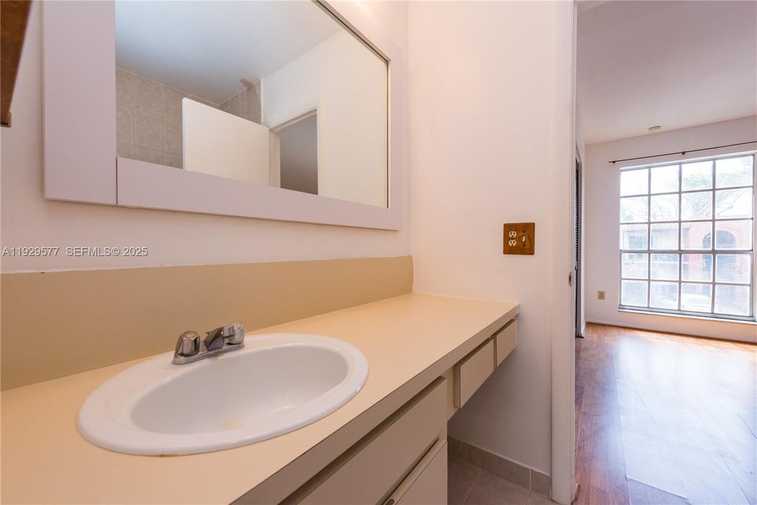 В аренду: $2,100 (2 спален, 2 ванн, 920 Квадратных фут)