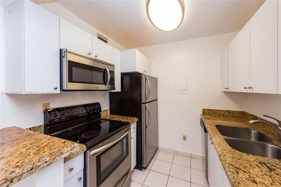 В аренду: $2,100 (2 спален, 2 ванн, 920 Квадратных фут)