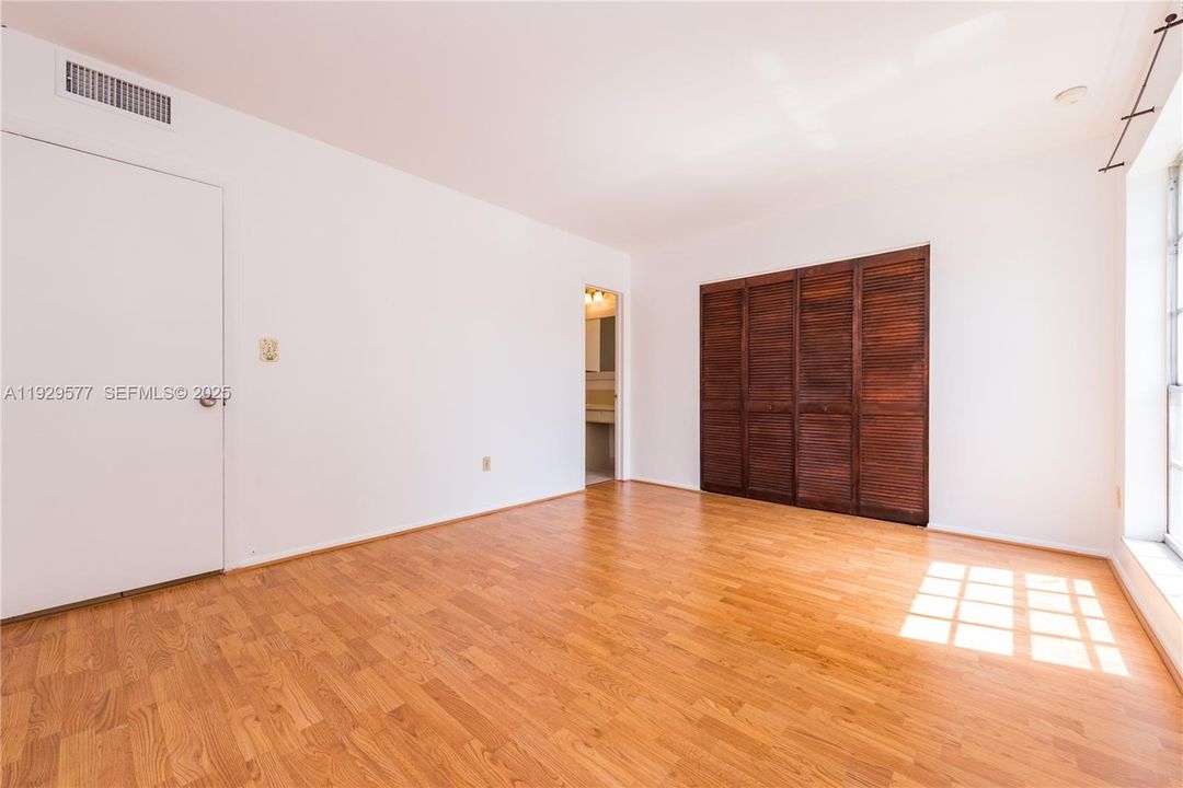 В аренду: $2,100 (2 спален, 2 ванн, 920 Квадратных фут)