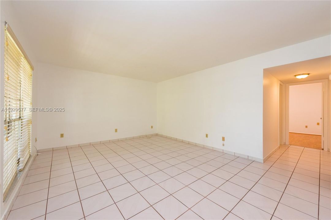 В аренду: $2,100 (2 спален, 2 ванн, 920 Квадратных фут)