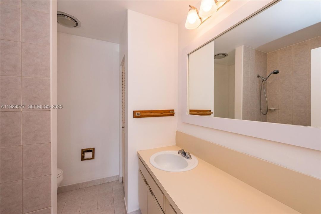 В аренду: $2,100 (2 спален, 2 ванн, 920 Квадратных фут)