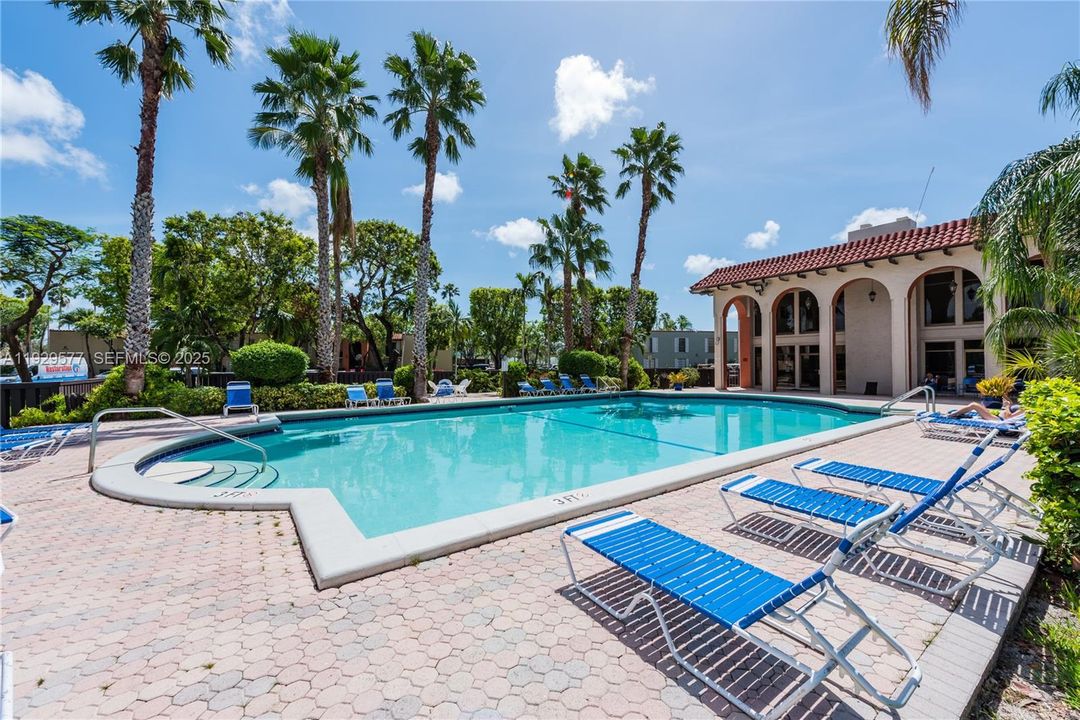 В аренду: $2,100 (2 спален, 2 ванн, 920 Квадратных фут)